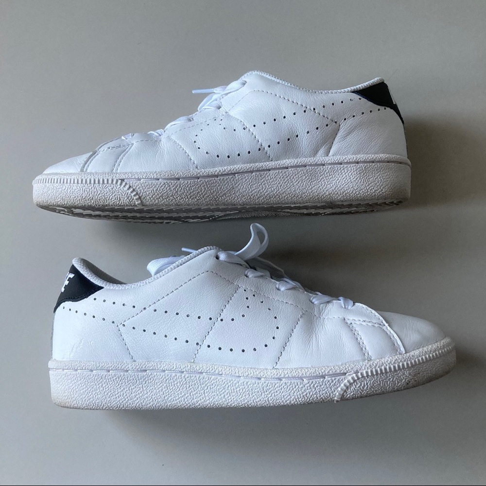 Nike Classic Tennis Sneakers